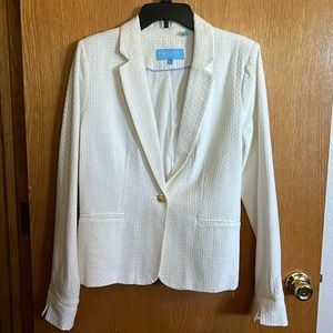Nice white jacket, hardly used good for any event